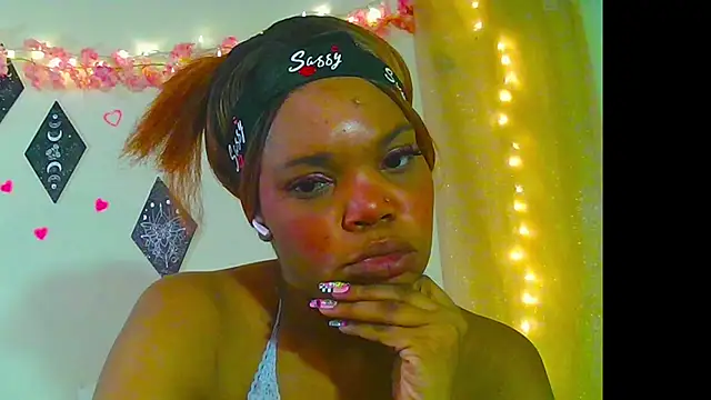 Snapshot of LunaNova999 chatting on 12.02.25 LunaNova999 online show from 12.02.25