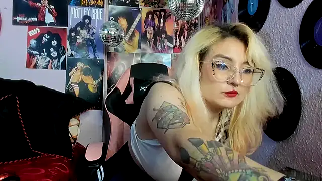 Avril Maria online show from 04.30.26