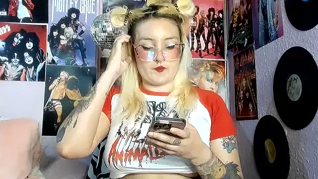Avril Maria online show from 07.23.26
