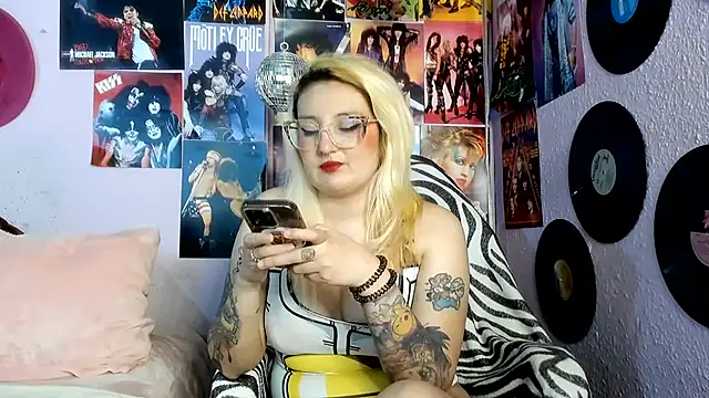 Avril Maria online show from 07.25.26