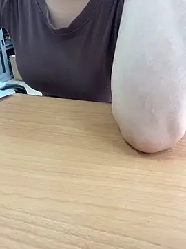 Snapshot of ThuPhuong-Tr chatting on 09.24.25 ThuPhuong-Tr online show from 09.24.25