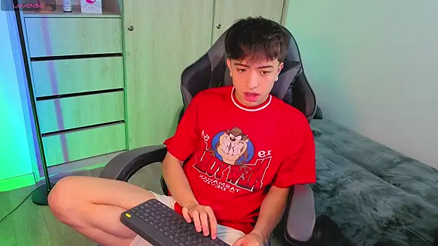 Snapshot of onlinenico chatting on 09.19.25 onlinenico online show from 09.19.25