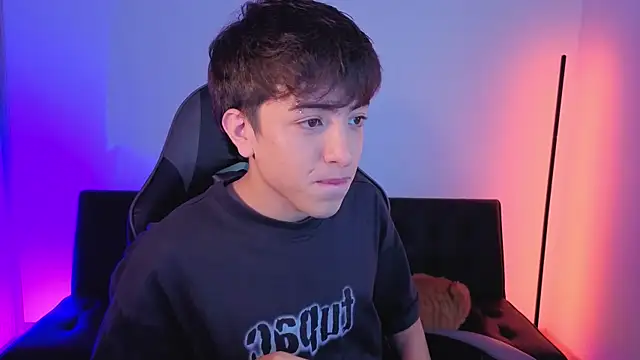 Snapshot of onlinenico chatting on 11.25.25 onlinenico online show from 11.25.25