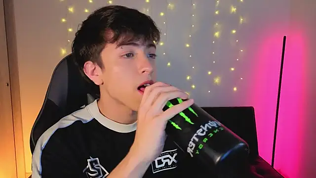 Snapshot of onlinenico chatting on 12.04.25 onlinenico online show from 12.04.25