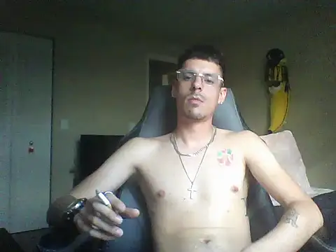 Snapshot of latinosatiro94 chatting on 09.30.25 latinosatiro94 online show from 09.30.25