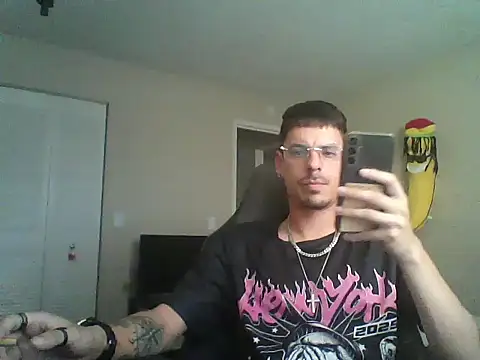 Snapshot of latinosatiro94 chatting on 10.02.25 latinosatiro94 online show from 10.02.25