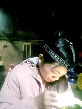 ngan-cute online show from 12.18.25