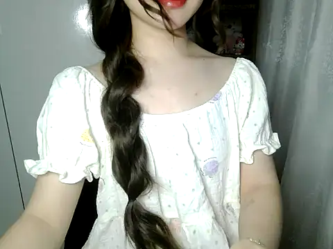 Snapshot of Annabelle-e chatting on 05.20.26 Annabelle-e online show from 05.20.26
