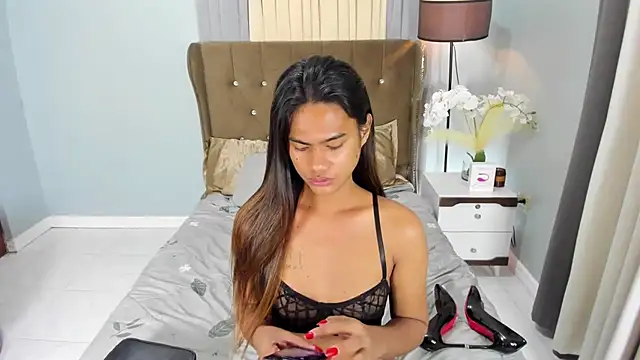 Snapshot of 1HotAsianTS chatting on 10.24.25 1HotAsianTS online show from 10.24.25