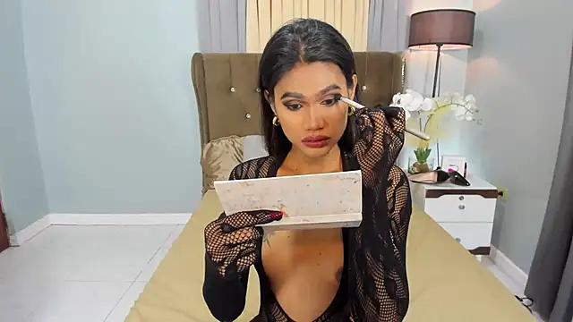 Snapshot of 1HotAsianTS chatting on 12.02.25 1HotAsianTS online show from 12.02.25