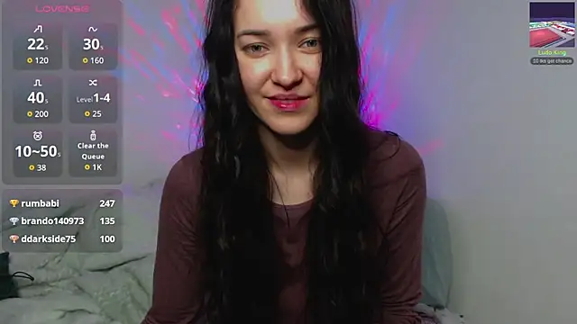 Snapshot of Veliora chatting on 09.26.25 Veliora online show from 09.26.25