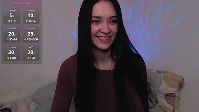 Snapshot of Veliora chatting on 09.30.25 Veliora online show from 09.30.25