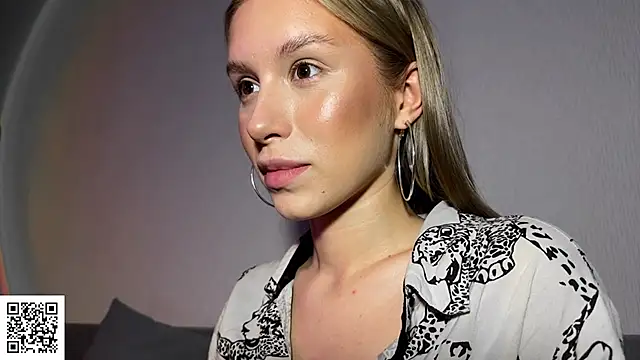 ElysiaXo online show from 10.22.25