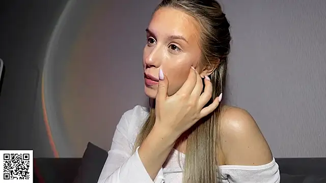 ElysiaXo online show from 10.23.25