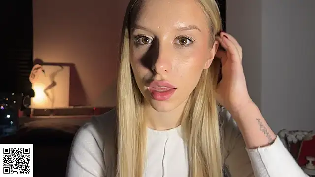 ElysiaXo online show from 12.13.25