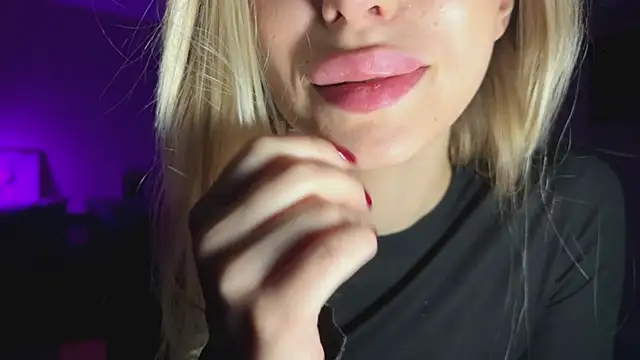 ElysiaXo online show from 12.17.25