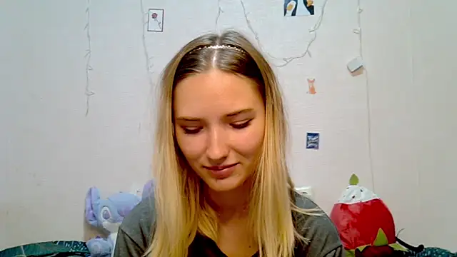  kikiclark   online show from 09.18.25