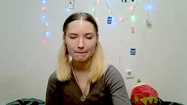  kikiclark   online show from 09.20.25