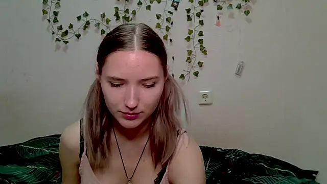  kikiclark   online show from 10.26.25