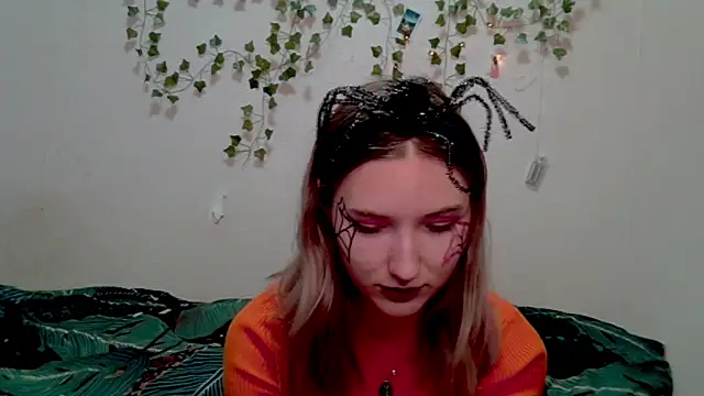  kikiclark   online show from 10.31.25