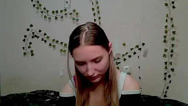  kikiclark   online show from 11.09.25