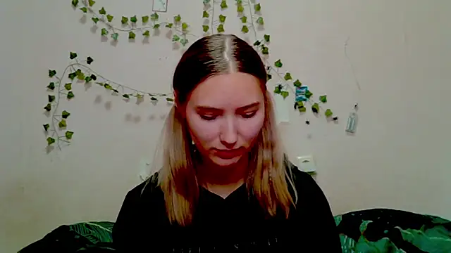  kikiclark   online show from 11.22.25