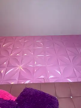 Snapshot of Juanita-Diaz chatting on 10.21.25 Juanita-Diaz online show from 10.21.25