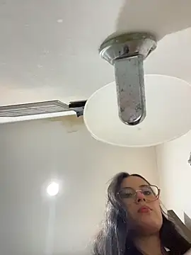 Snapshot of Juanita-Diaz chatting on 11.29.25 Juanita-Diaz online show from 11.29.25