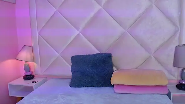 Miaa Smithh   online show from 10.29.25