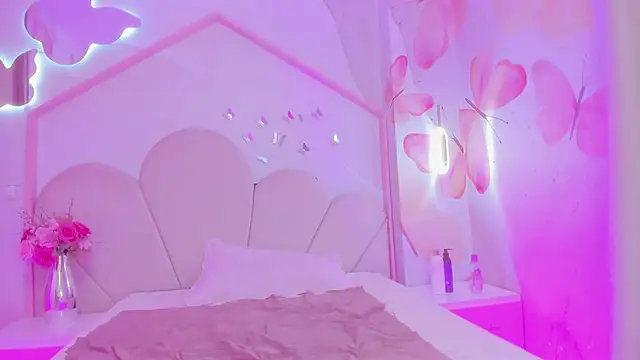 Snapshot of Megan_cute4u chatting on 12.02.25 Megan cute4u online show from 12.02.25