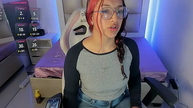 Snapshot of Valkiria_js chatting on 11.12.25 Valkiria js online show from 11.12.25