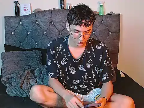 Snapshot of logan_willyams_ chatting on 09.20.25 logan willyams online show from 09.20.25