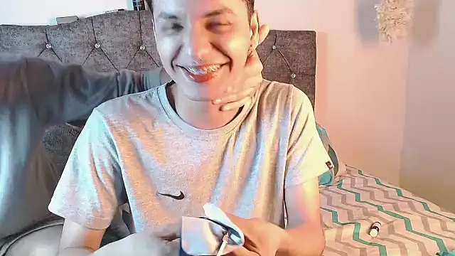 Snapshot of logan_willyams_ chatting on 10.13.25 logan willyams online show from 10.13.25