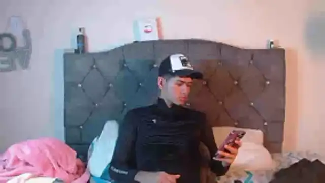 Snapshot of logan_willyams_ chatting on 10.17.25 logan willyams online show from 10.17.25