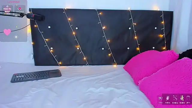 Snapshot of Danaa_moore_ chatting on 10.25.25 Danaa moore online show from 10.25.25