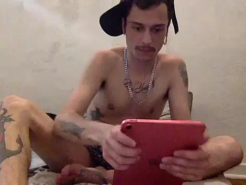 Snapshot of chrisalmeid_ chatting on 10.13.25 chrisalmeid online show from 10.13.25