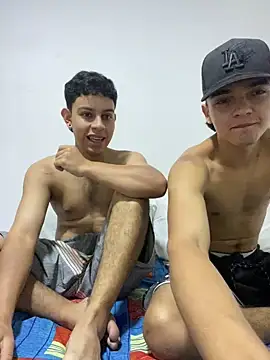 Snapshot of Young_handsome chatting on 12.04.25 Young handsome online show from 12.04.25