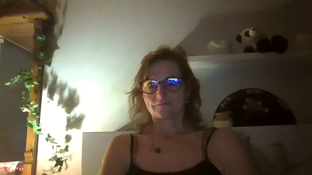 Snapshot of Valinella chatting on 09.18.25 Valinella online show from 09.18.25