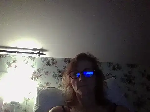 Snapshot of Valinella chatting on 12.14.25 Valinella online show from 12.14.25