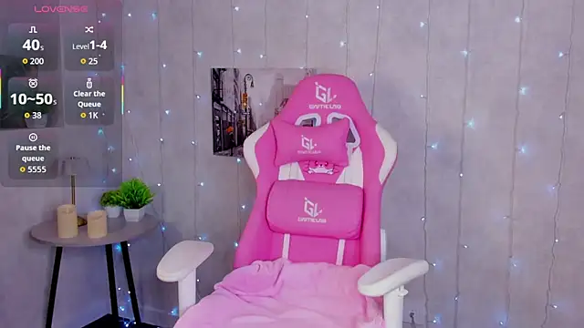 Snapshot of Lynn_Martin chatting on 10.25.25 Lynn Martin online show from 10.25.25