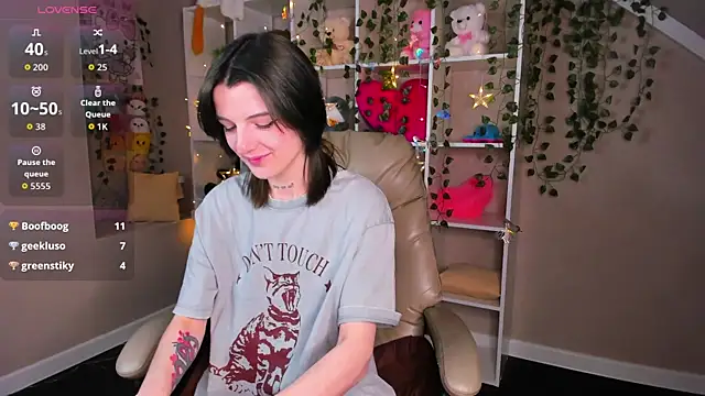 Snapshot of Lynn_Martin chatting on 11.27.25 Lynn Martin online show from 11.27.25