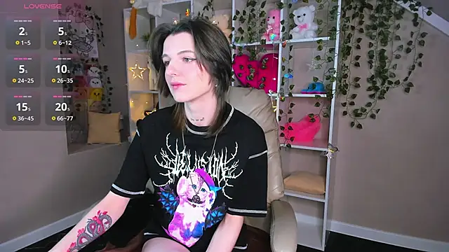 Snapshot of Lynn_Martin chatting on 11.28.25 Lynn Martin online show from 11.28.25