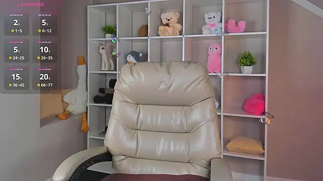 Snapshot of Lynn_Martin chatting on 12.03.25 Lynn Martin online show from 12.03.25