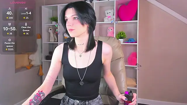 Snapshot of Lynn_Martin chatting on 12.04.25 Lynn Martin online show from 12.04.25