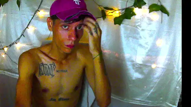 Snapshot of Crxxxsh chatting on 09.20.25 Crxxxsh online show from 09.20.25