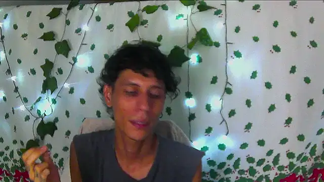 Snapshot of Crxxxsh chatting on 09.22.25 Crxxxsh online show from 09.22.25