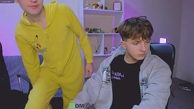 travis wolf  online show from 10.11.25