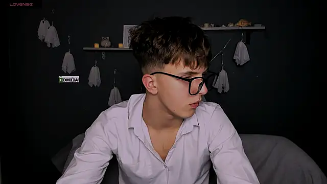 travis wolf  online show from 10.29.25