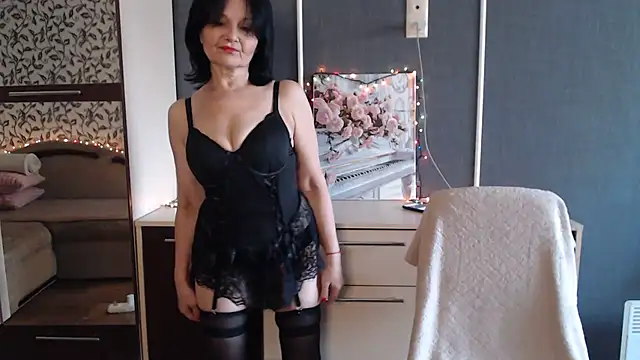 Snapshot of AmoraLuv chatting on 10.23.25 AmoraLuv online show from 10.23.25