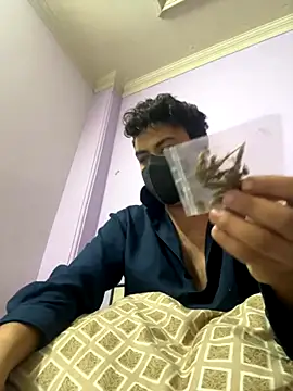 Snapshot of playboyxxx1905 chatting on 10.05.25 playboyxxx1905 online show from 10.05.25